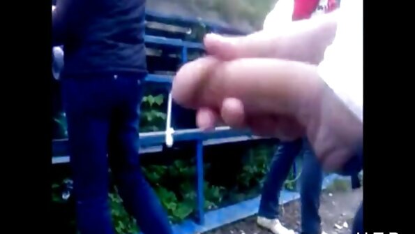 Съсед дойде да посети Соня . български порно филми