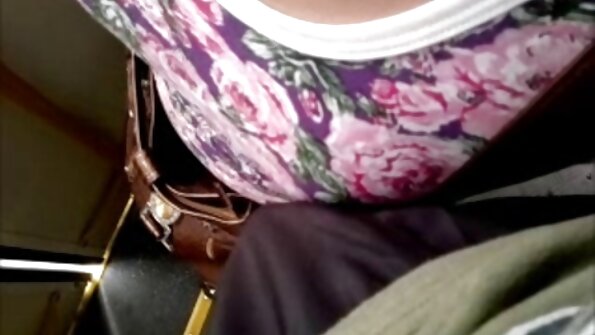 Вика даде на първата среща точно български порно филми на входа.